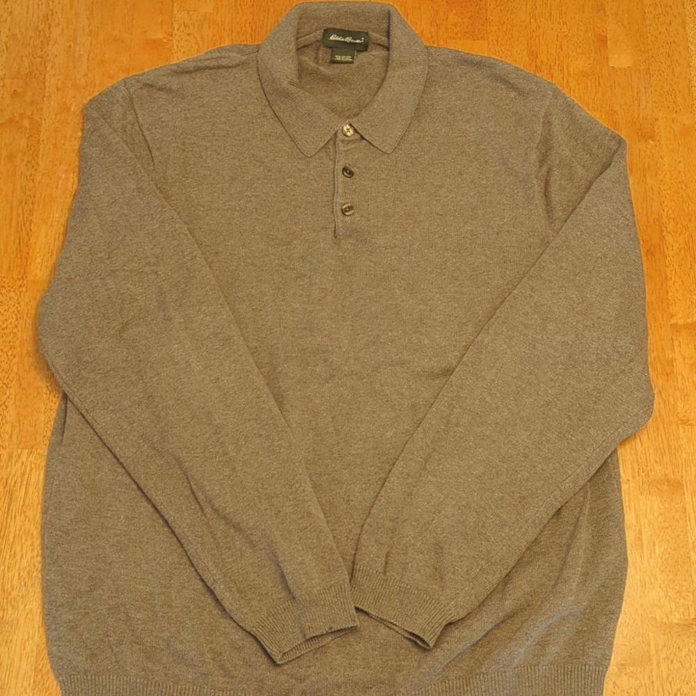 Eddie Bauer men's sweater with three buttons. Brownish color, size XL
